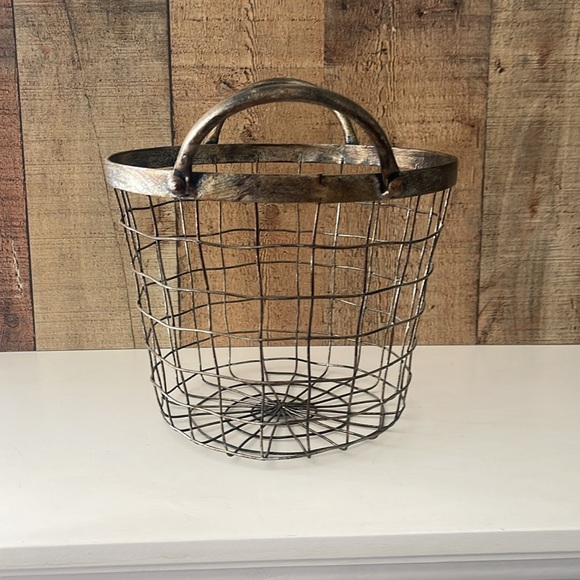 Rustic Metal Wire Basket - Picture 3 of 9